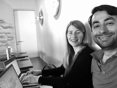 To-do Listen beim Frühstücken im Café 