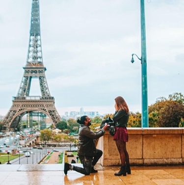 We got engaged in Paris at the Le Trocadéro steps in front of the Eiffeltower. 
