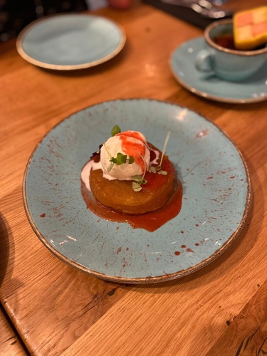 Apple tatin, vanilla ice cream & calvados caramel cream