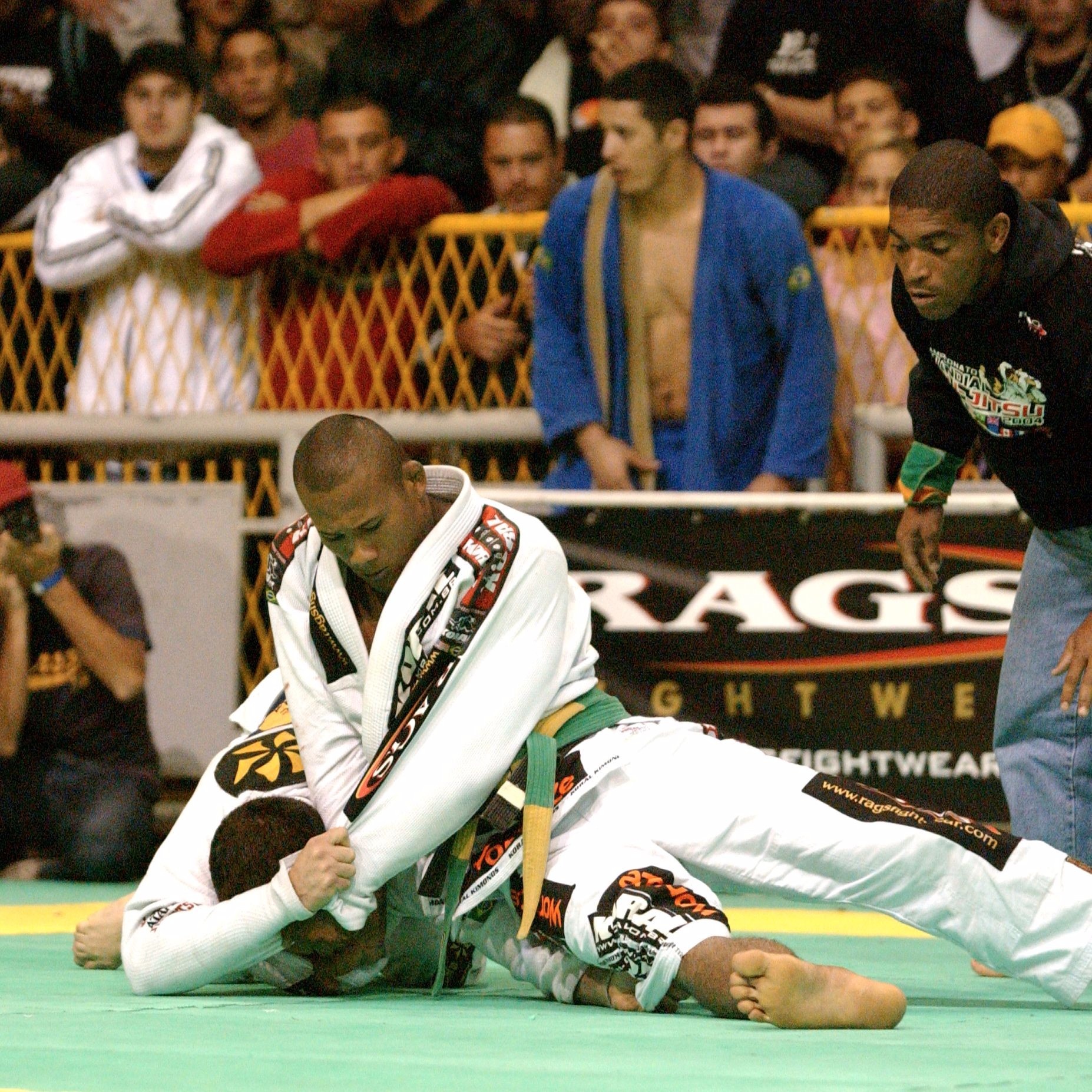 Quando os torneios de Jiu-Jitsu ainda eram raros, Rolls Gracie fez história  e conquistou o primeiro absoluto em uma competição oficial; relembre -  TATAME
