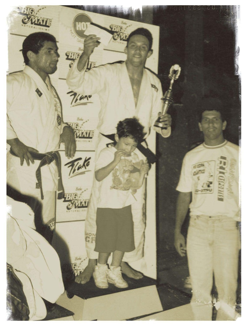 Roberto "Gordo" Correa winner of the fight against Alexandre "Gigi" Paiva. The judge was also fighter André Pederneiras, currently leader of the New Union.