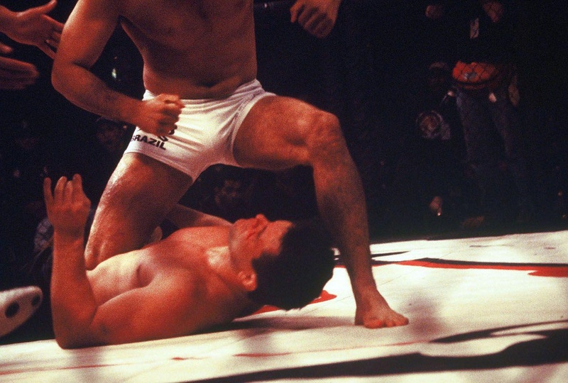 Com este soco derradeiro, Renzo nocauteou Taktarov e decretou a vitória do Jiu-Jitsu sobre o Sambo