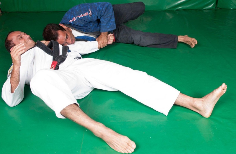 Ataíde Junior mostra como derrubar e cair na lateral do oponente