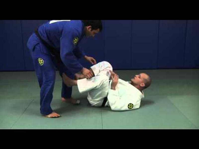 BJJ: Learn how to defend your guard and block passers, with Xande Ribeiro