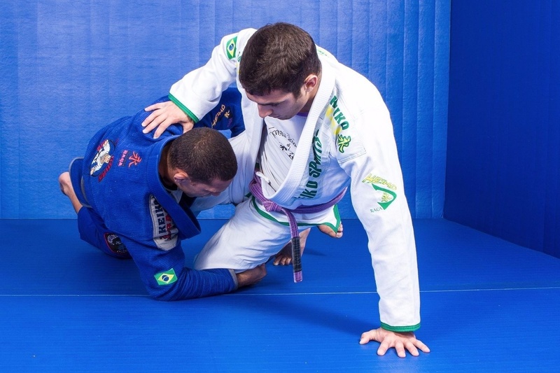 Brazilian Jiu-Jitsu: Raphael Abi-Rihan ensina uma raspagem de meia-guarda