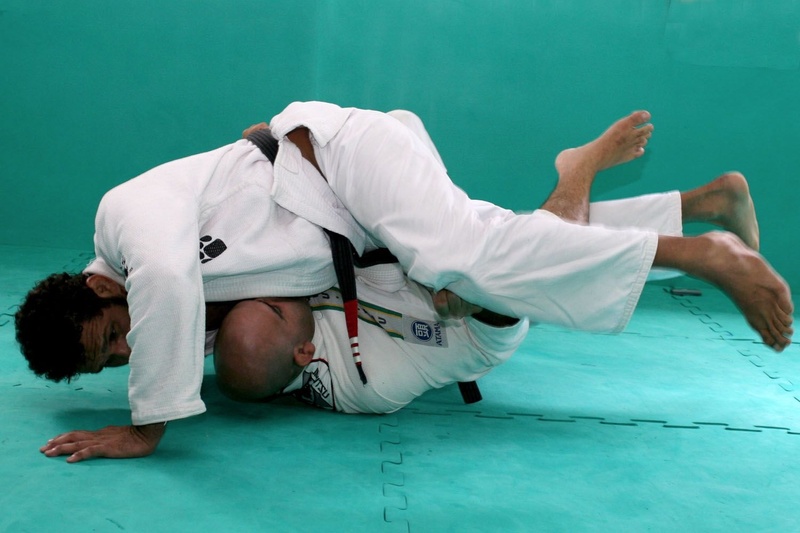 Brazilian Jiu-Jitsu lesson: Roberto Gordo teaches a sweep from half-guard