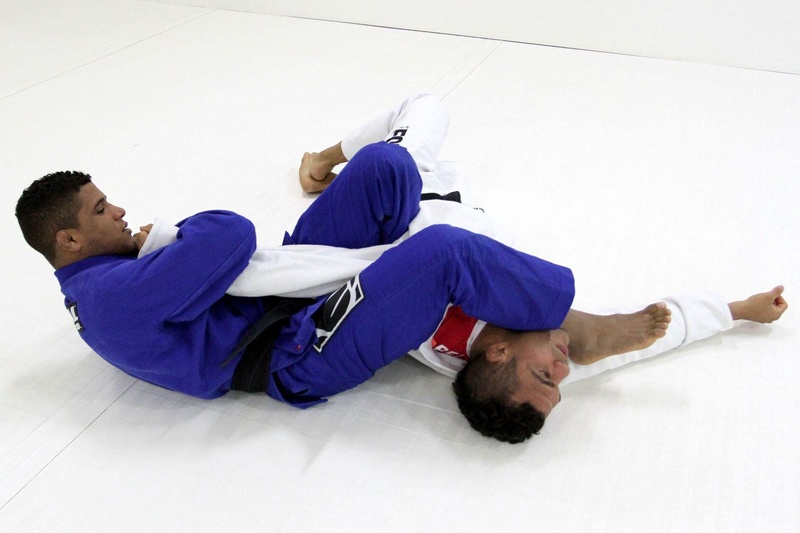 Gilbert Durinho and Vitor Belfort teach arm-lock from side control