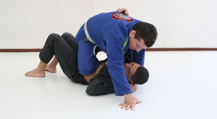 Brazilian Jiu-Jitsu lesson: André Pederneiras teaches a double attack starting from the mount