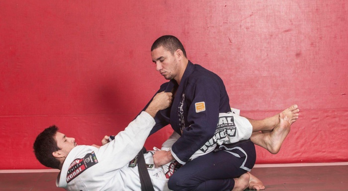 Demian Maia teaches Brazilian Jiu-Jitsu way to combine attacks from the guard
