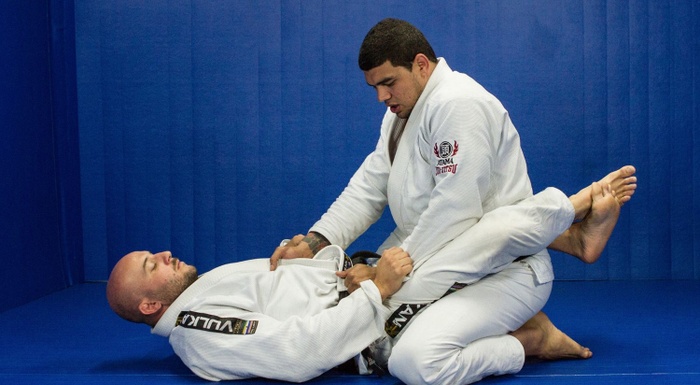 Brazilian Jiu-Jitsu lesson: Braga Neto teach us how to open and pass the closed guard