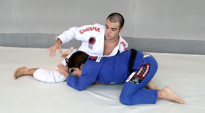 Brazilian Jiu-Jitsu technique: Celsinho Venícius teaches a loop choke to defend against the double-leg