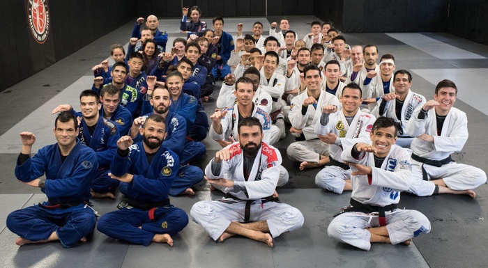2016 BJJ Worlds: Cobrinha finds time to share knowledge before competing