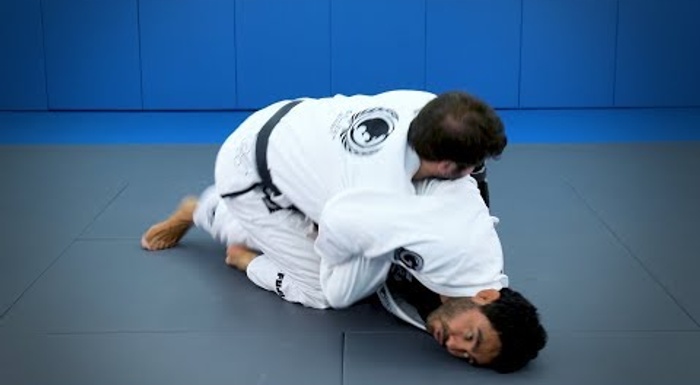 Half-guard: a double attack starting from the kimura