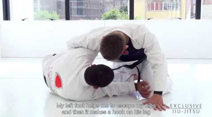 BJJ lesson: Vitor Shaolin shows how to hook-sweep and land on the mount
