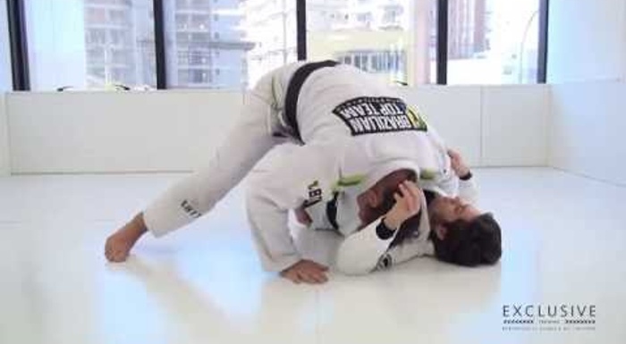 BJJ: Murilo Bustamante teaches 3 guard passes from a crossed-knees starting point