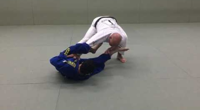 BJJ: Fabio Gurgel shows how to get rid of the spider guard