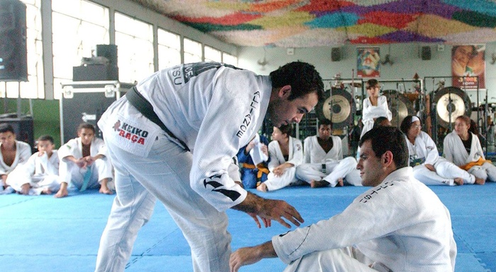Marcelo Garcia ensina guilhotina de Jiu-Jitsu com o braço preso