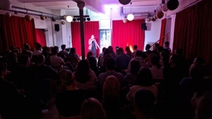 Punchline Comedy | Hinterhofsalon