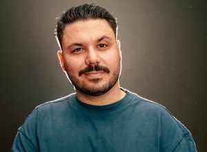 Sertaç Mutlu: Stimmen im Kopf
