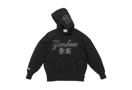 Supreme x New York Yankees™ Kanji Hooded Sweatshirt Black (FW22