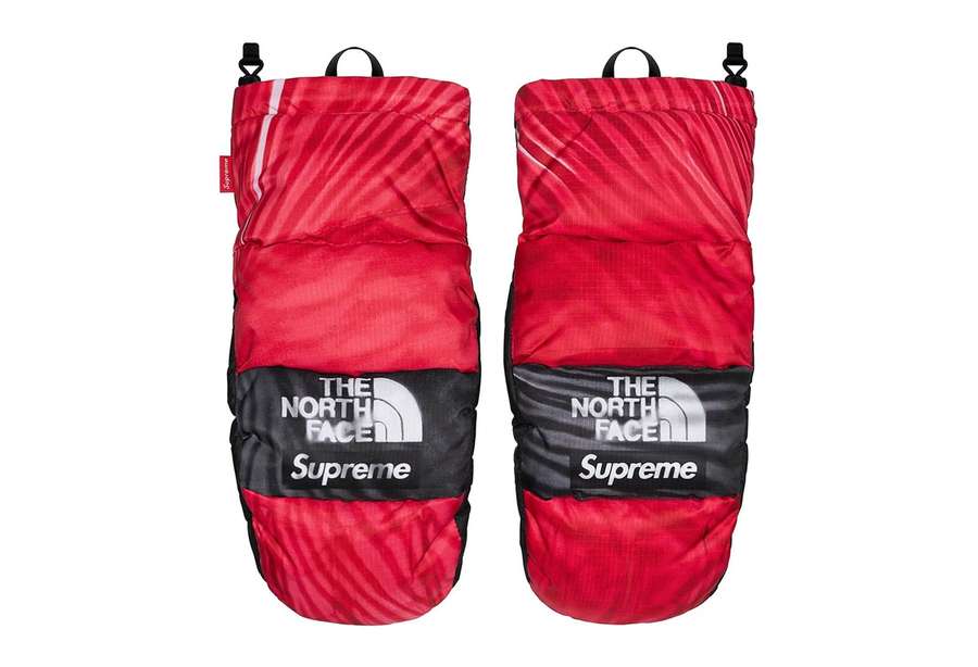 Supreme x The North Face Trompe L'Oeil Printed Montana Mitt Red (SS23)
