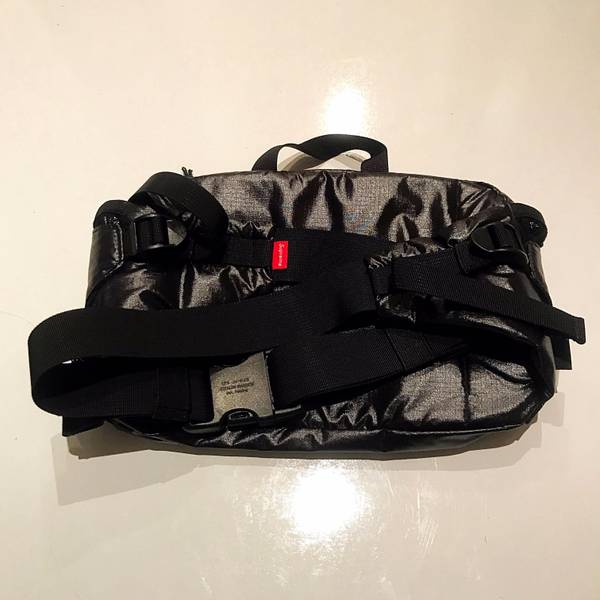 SUPREME WAIST BAG FW17 (#1142571) from 4Sales at PresentedBy