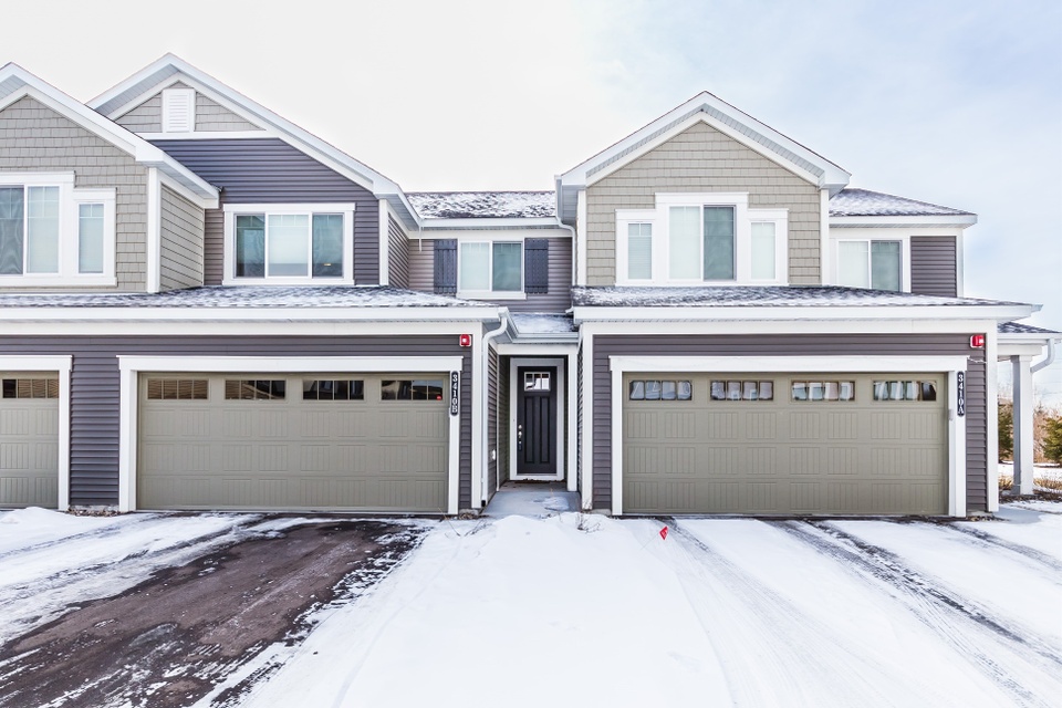 2 Beds 3Baths Blaine, 55449 Anne Rybarczyk Gray REMAX RESULTS