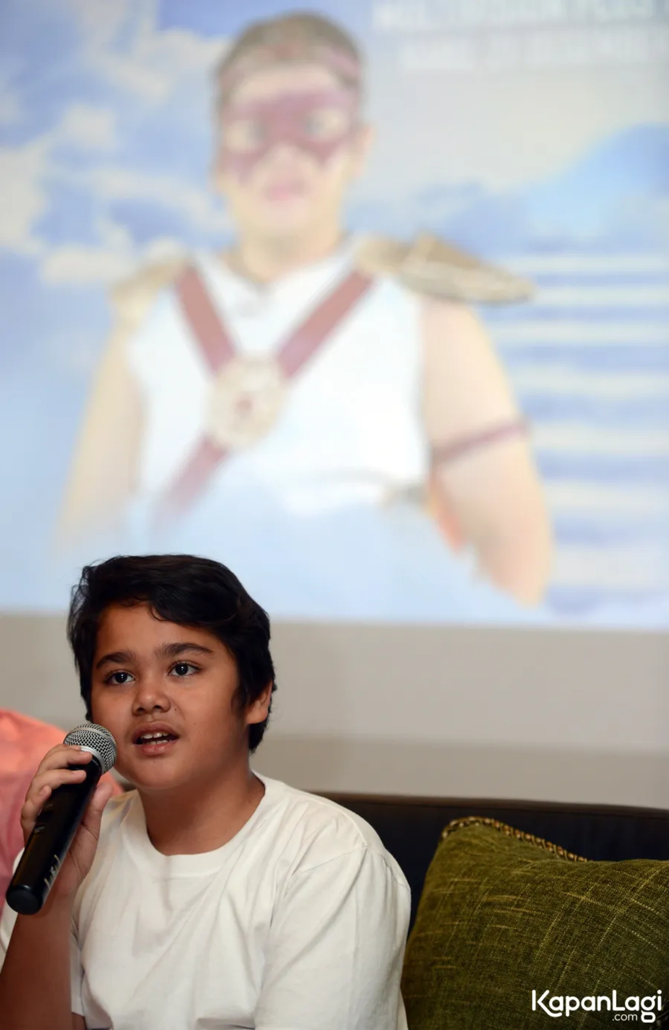 Jika Anda tidak melihat foto Adam Farrel, kemungkinan karena foto dengan nomor tersebut tidak tersedia di Kapanlagi.com™