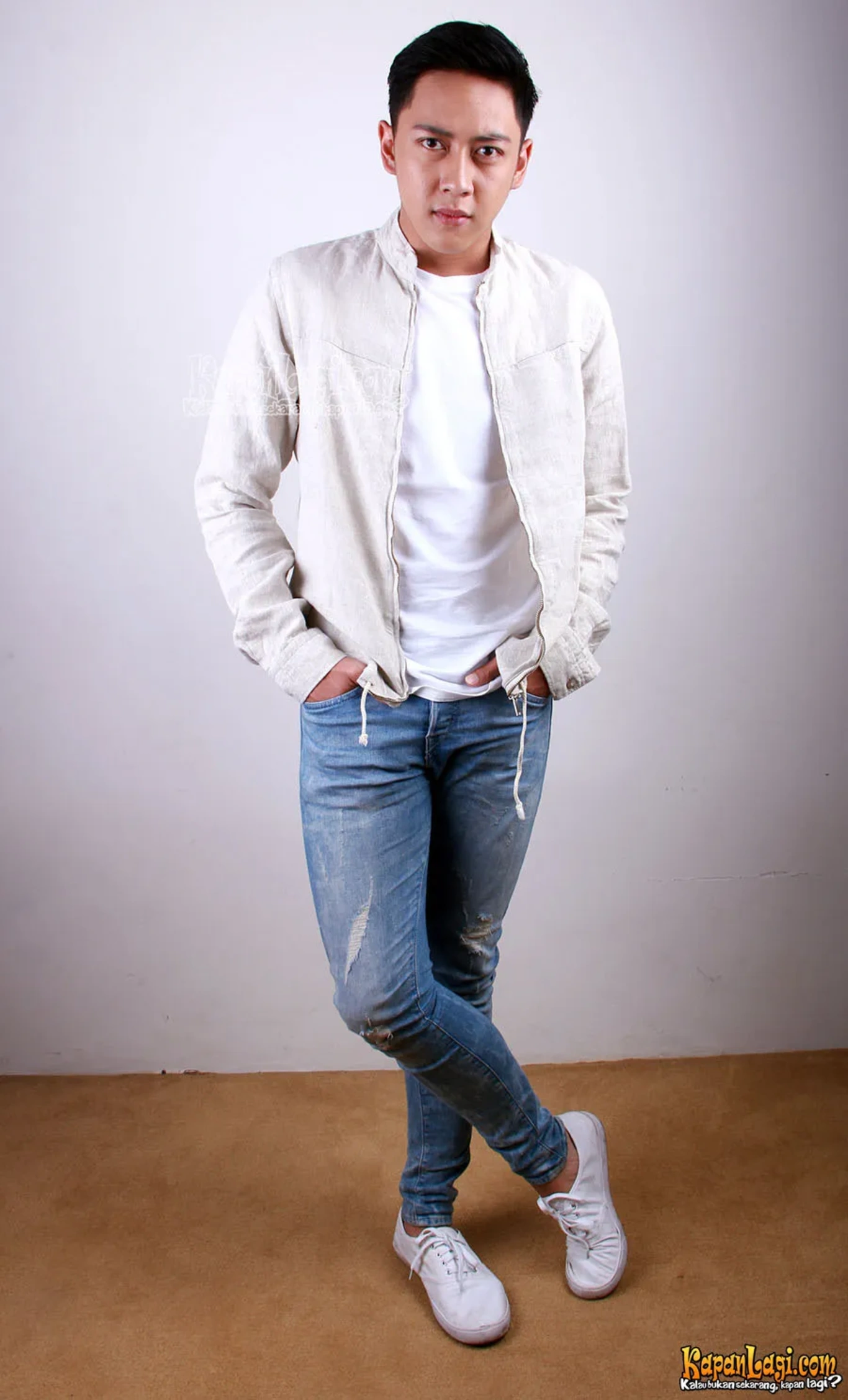 Jika Anda tidak melihat foto Adhyra 5 Romeo, kemungkinan karena foto dengan nomor tersebut tidak tersedia di Kapanlagi.com™