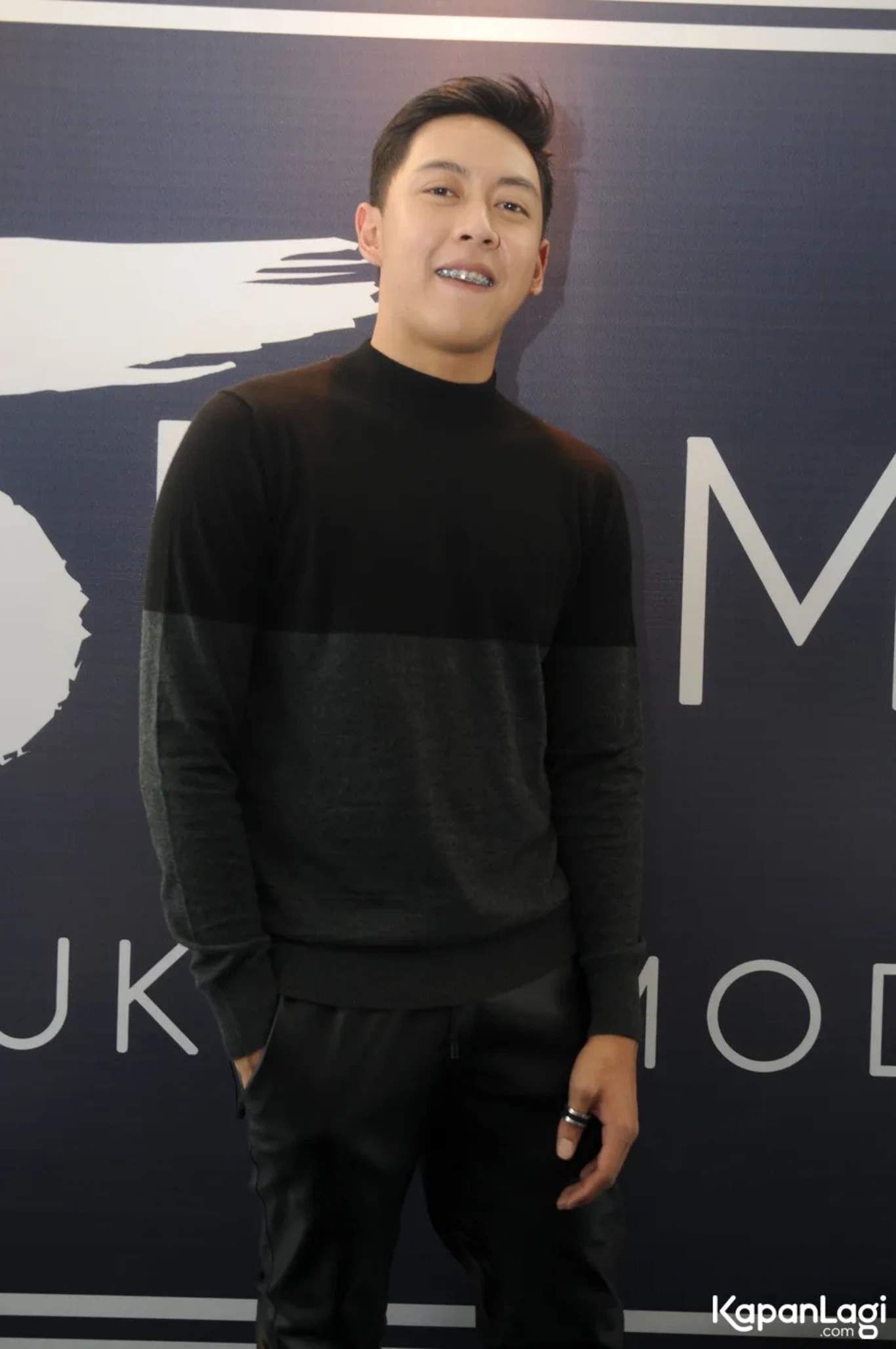 Jika Anda tidak melihat foto Adhyra 5 Romeo, kemungkinan karena foto dengan nomor tersebut tidak tersedia di Kapanlagi.com™