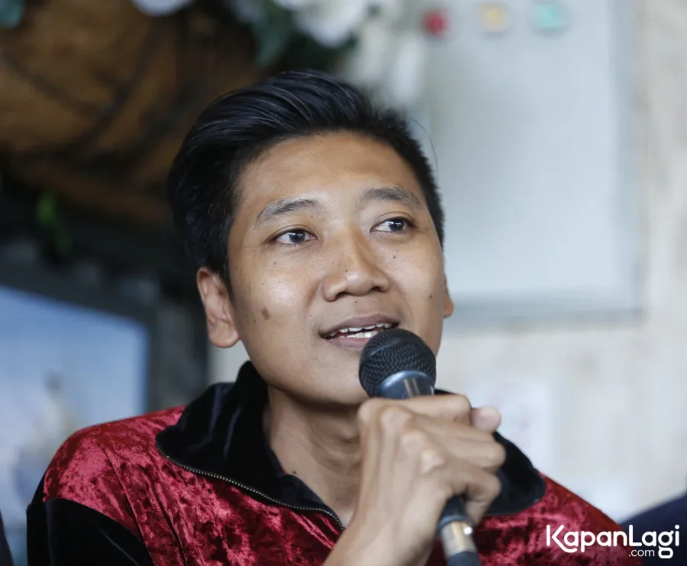 Jika Anda tidak melihat foto Adon Saptowo, kemungkinan karena foto dengan nomor tersebut tidak tersedia di Kapanlagi.com™