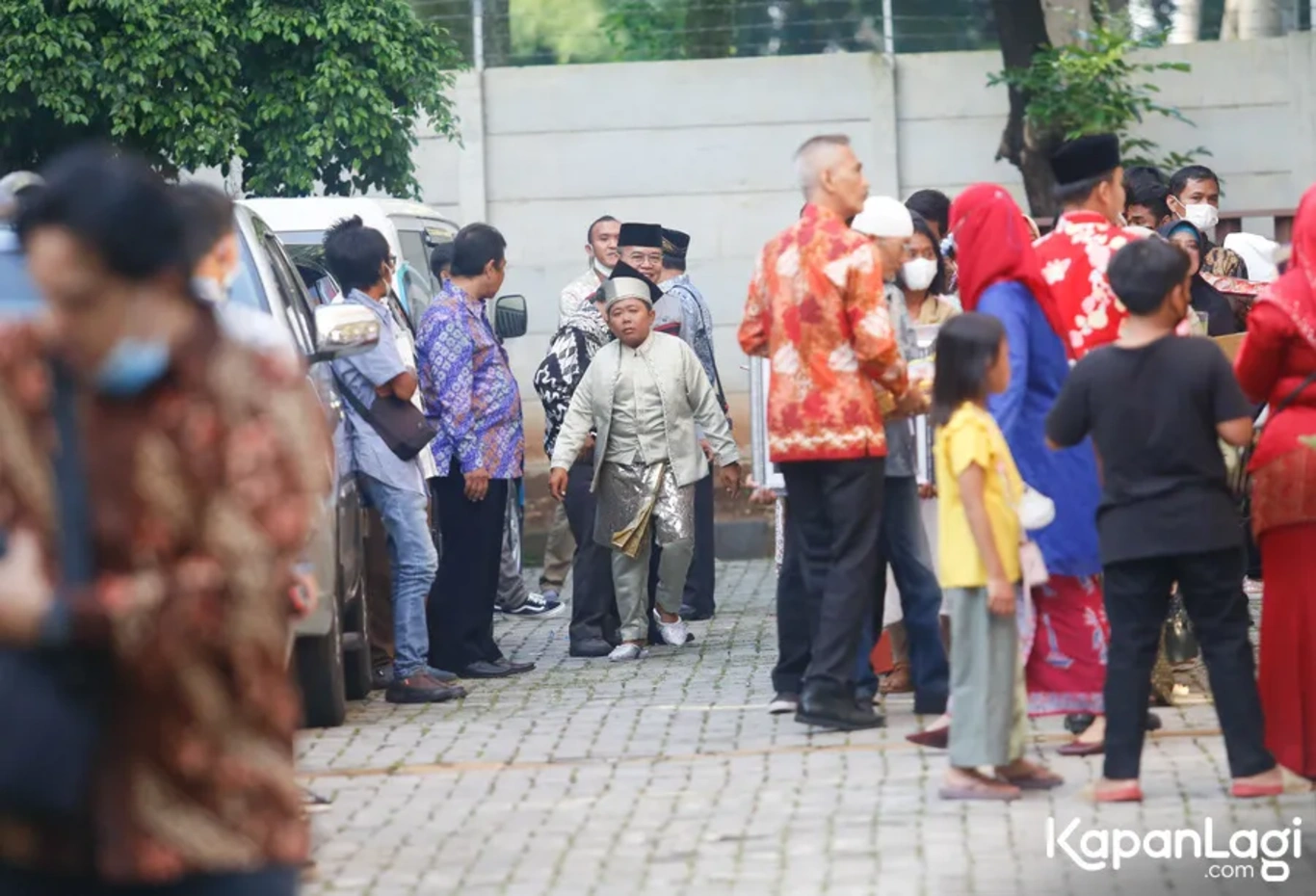 Jika Anda tidak melihat foto Adul, kemungkinan karena foto dengan nomor tersebut tidak tersedia di Kapanlagi.com™