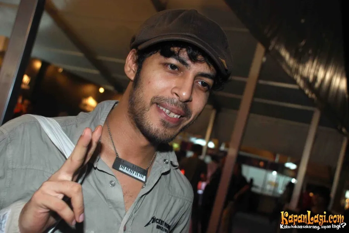 Jika Anda tidak melihat foto Alex Abbad, kemungkinan karena foto dengan nomor tersebut tidak tersedia di Kapanlagi.com™