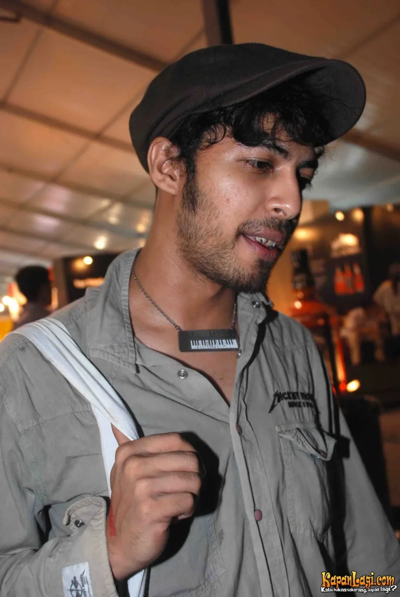 Jika Anda tidak melihat foto Alex Abbad, kemungkinan karena foto dengan nomor tersebut tidak tersedia di Kapanlagi.com™
