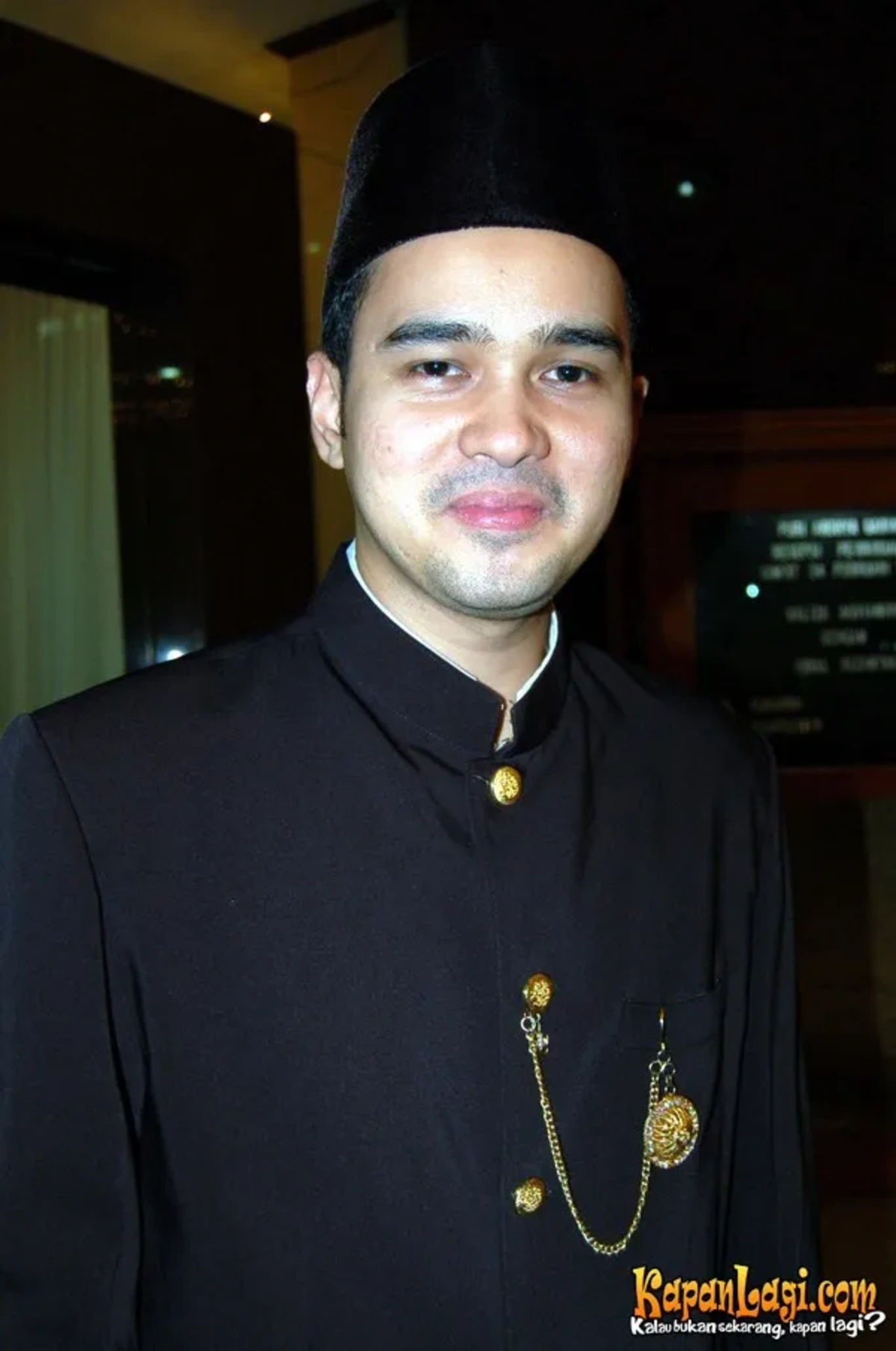 Jika Anda tidak melihat foto Ali Coboy, kemungkinan karena foto dengan nomor tersebut tidak tersedia di Kapanlagi.com™