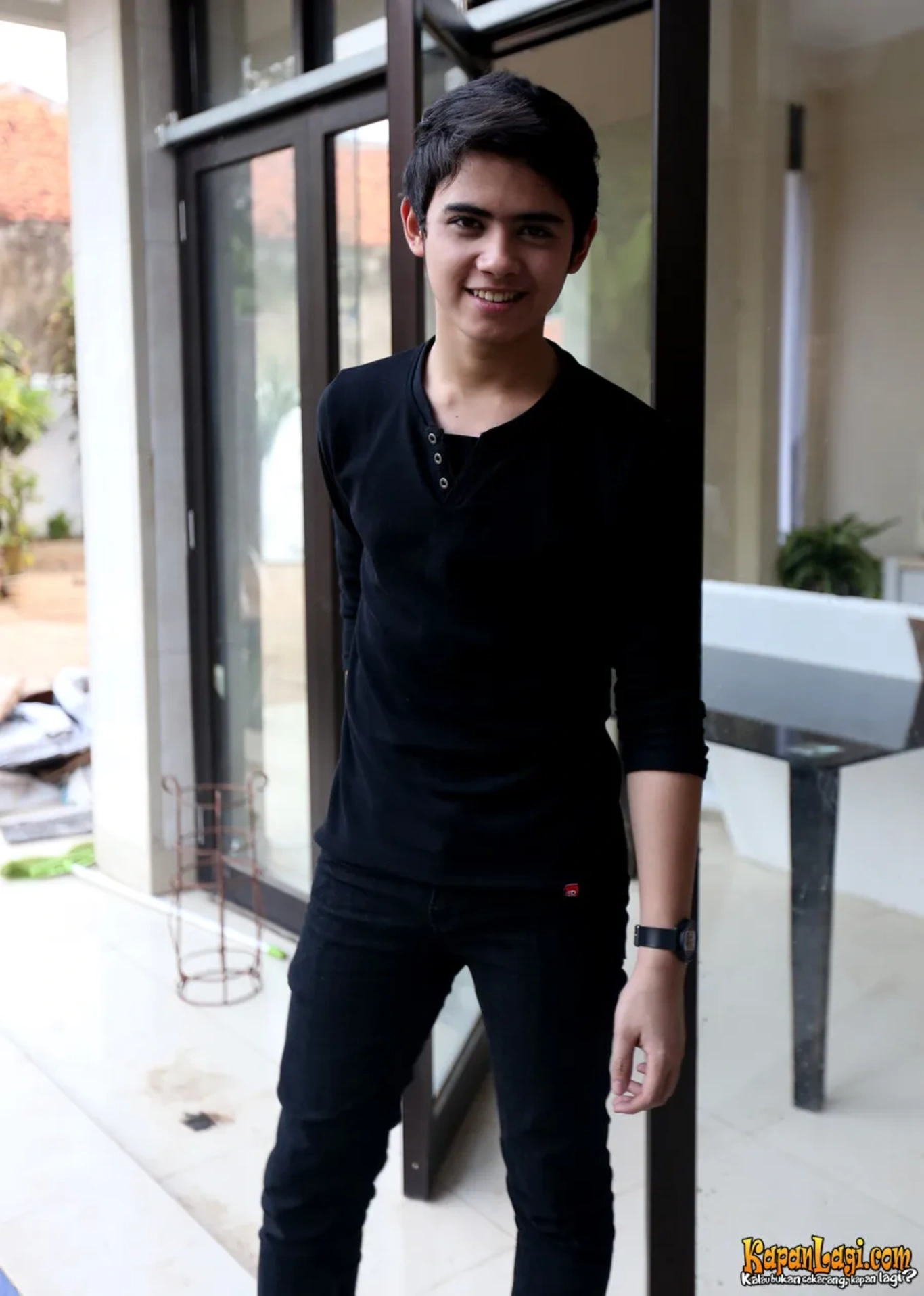 Jika Anda tidak melihat foto Aliando Syarief, kemungkinan karena foto dengan nomor tersebut tidak tersedia di Kapanlagi.com™