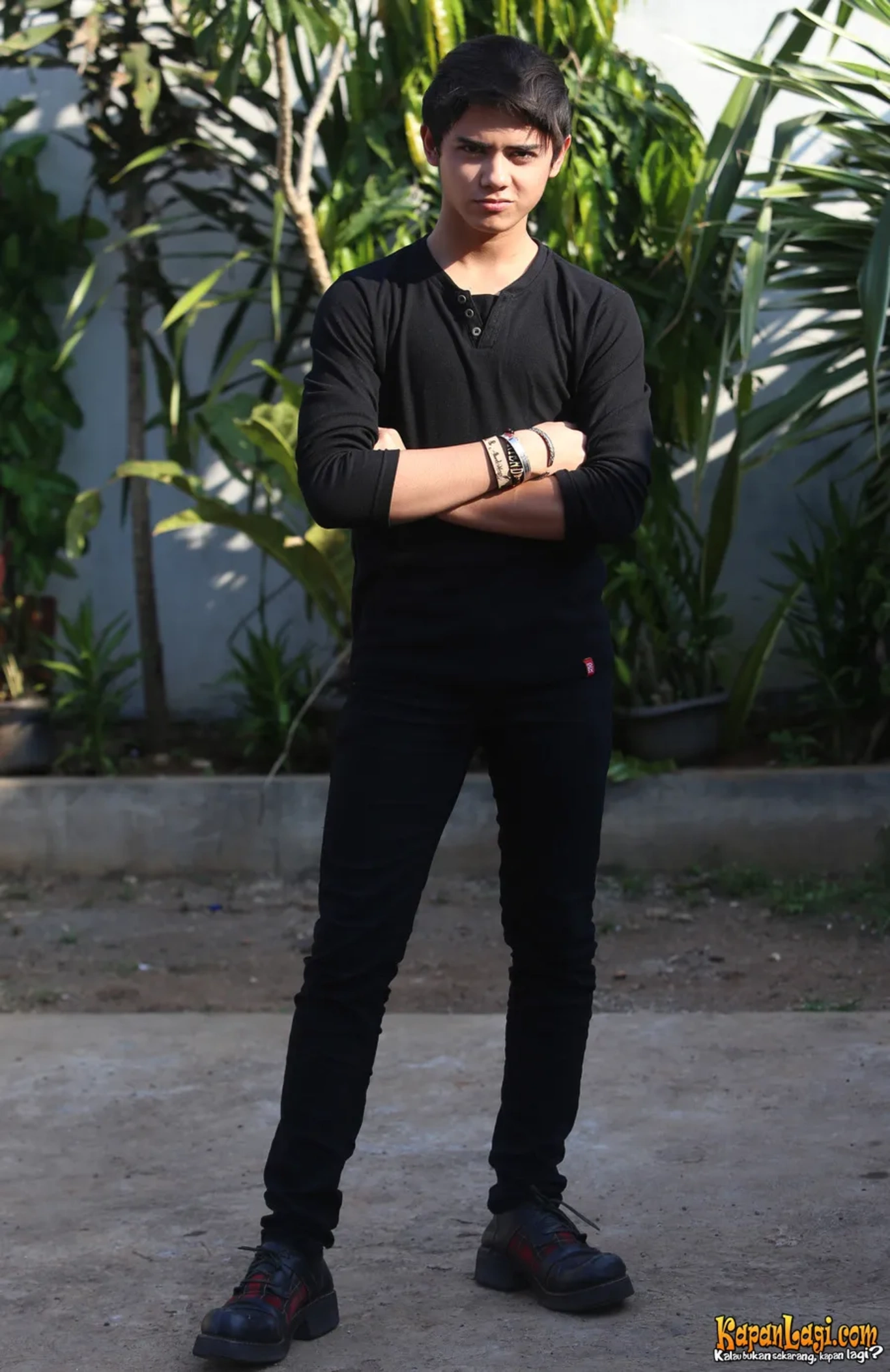 Jika Anda tidak melihat foto Aliando Syarief, kemungkinan karena foto dengan nomor tersebut tidak tersedia di Kapanlagi.com™