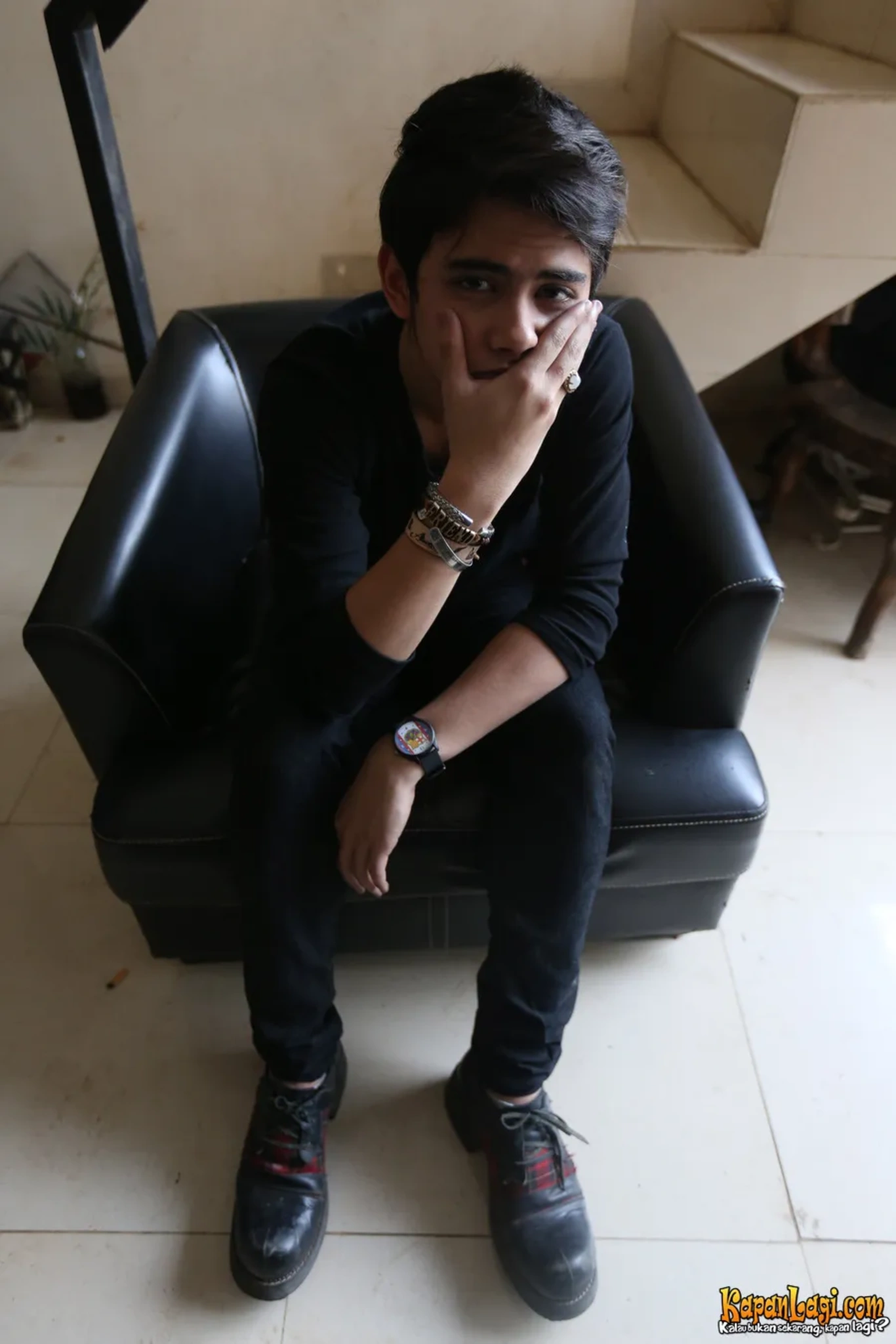 Jika Anda tidak melihat foto Aliando Syarief, kemungkinan karena foto dengan nomor tersebut tidak tersedia di Kapanlagi.com™