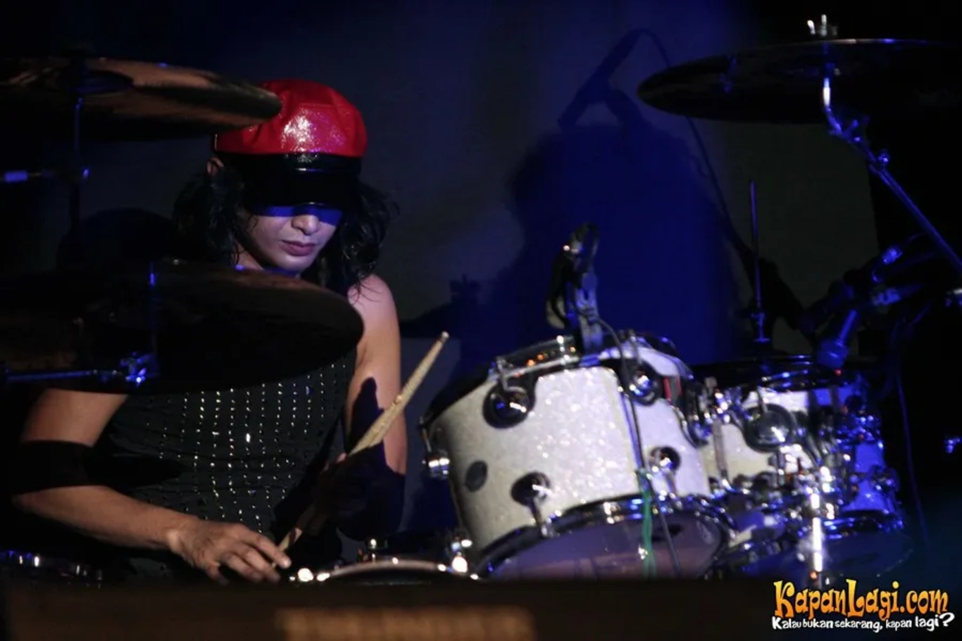 Jika Anda tidak melihat foto All Indonesian Rock Stars, kemungkinan karena foto dengan nomor tersebut tidak tersedia di Kapanlagi.com™