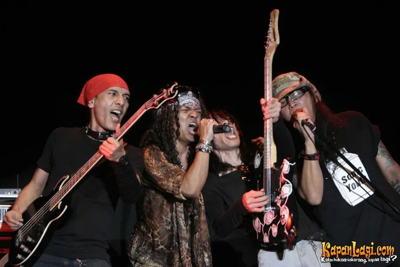 Jika Anda tidak melihat foto All Indonesian Rock Stars, kemungkinan karena foto dengan nomor tersebut tidak tersedia di Kapanlagi.com™