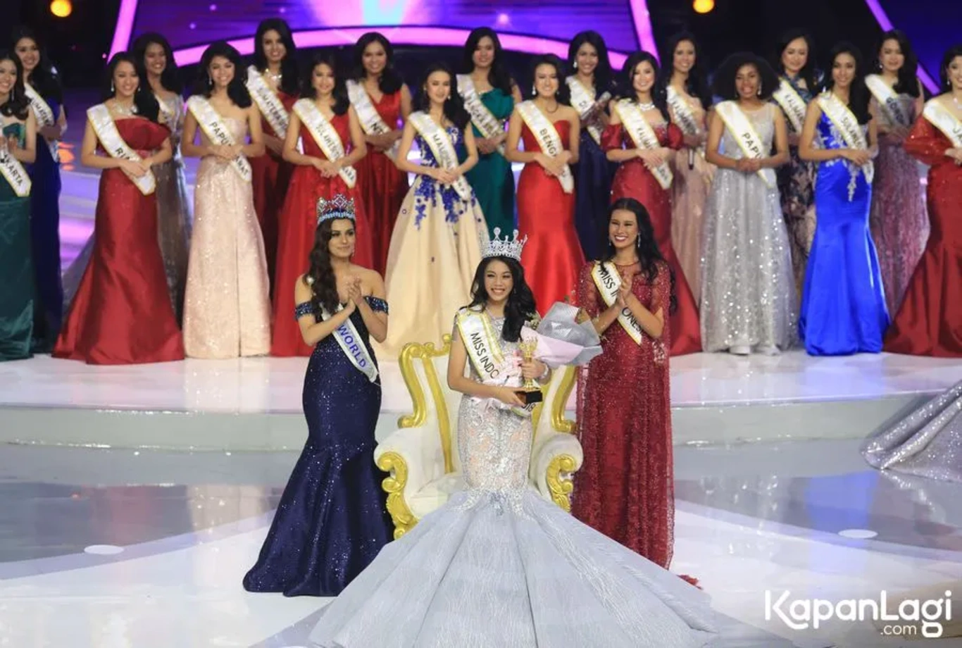 Jika Anda tidak melihat foto Alya Nurshabrina, kemungkinan karena foto dengan nomor tersebut tidak tersedia di Kapanlagi.com™