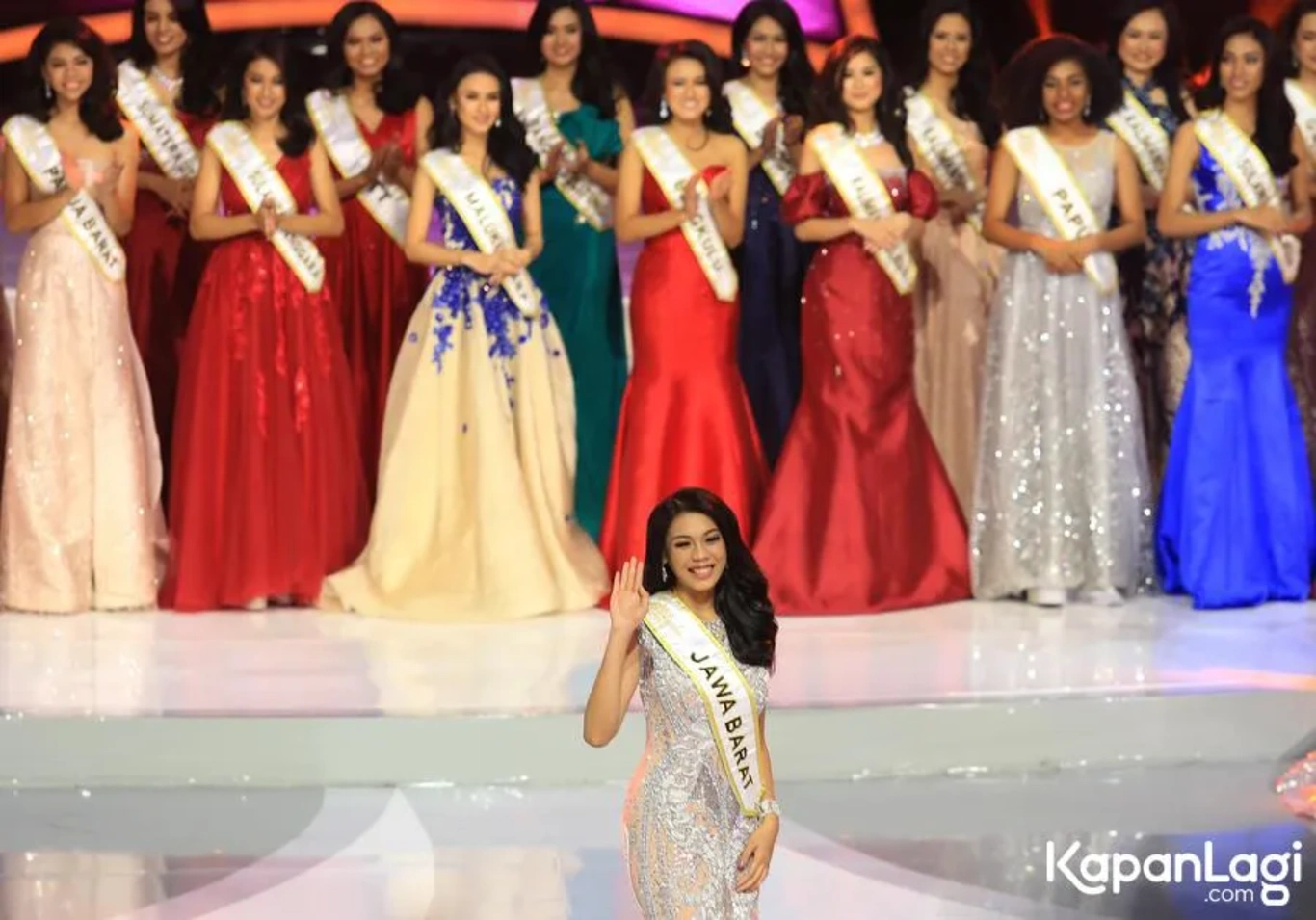 Jika Anda tidak melihat foto Alya Nurshabrina, kemungkinan karena foto dengan nomor tersebut tidak tersedia di Kapanlagi.com™