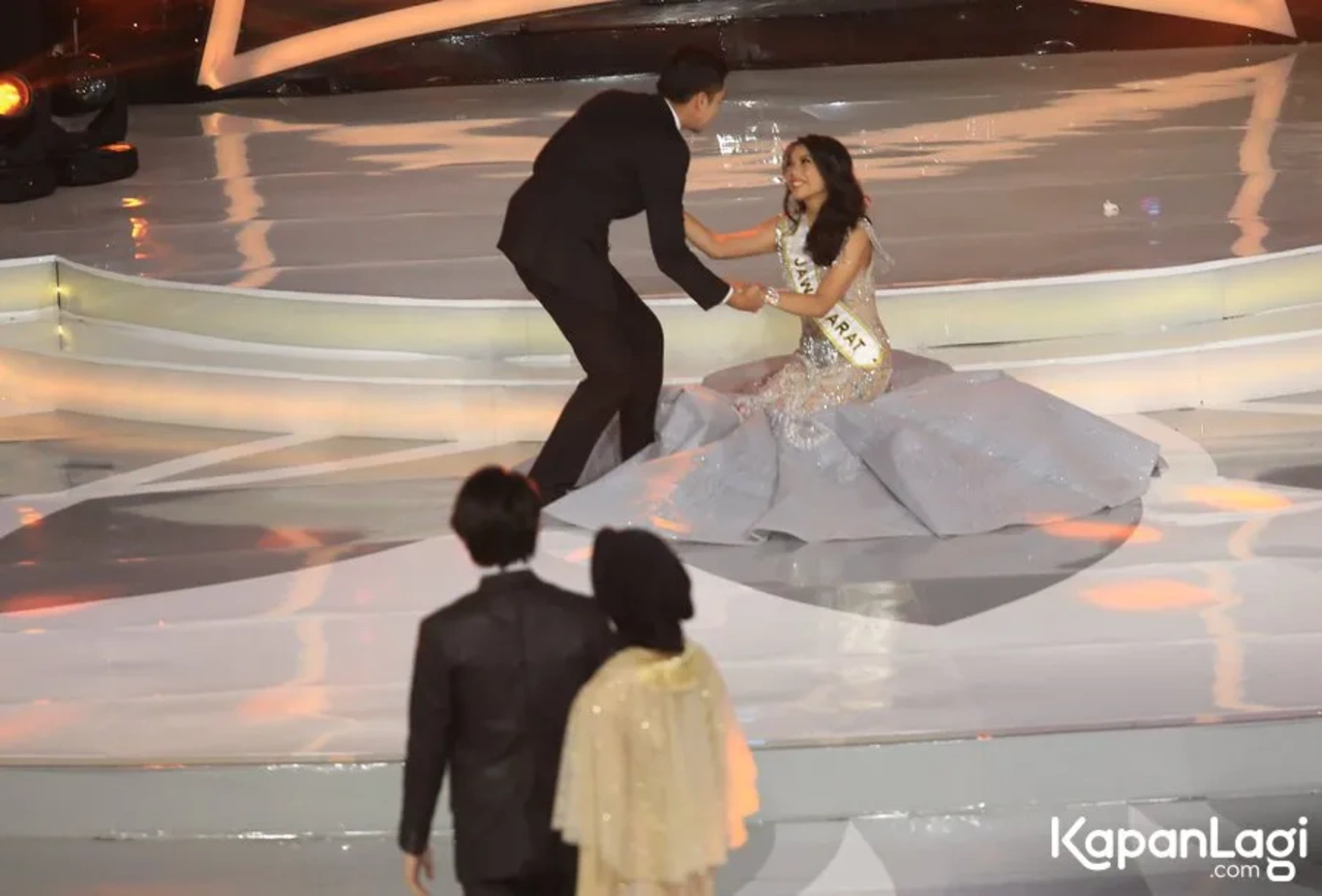 Jika Anda tidak melihat foto Alya Nurshabrina, kemungkinan karena foto dengan nomor tersebut tidak tersedia di Kapanlagi.com™