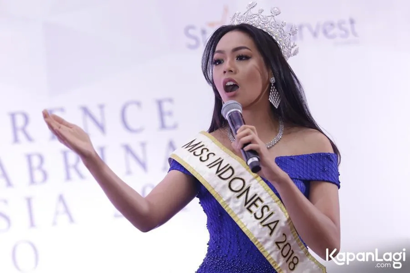 Jika Anda tidak melihat foto Alya Nurshabrina, kemungkinan karena foto dengan nomor tersebut tidak tersedia di Kapanlagi.com™