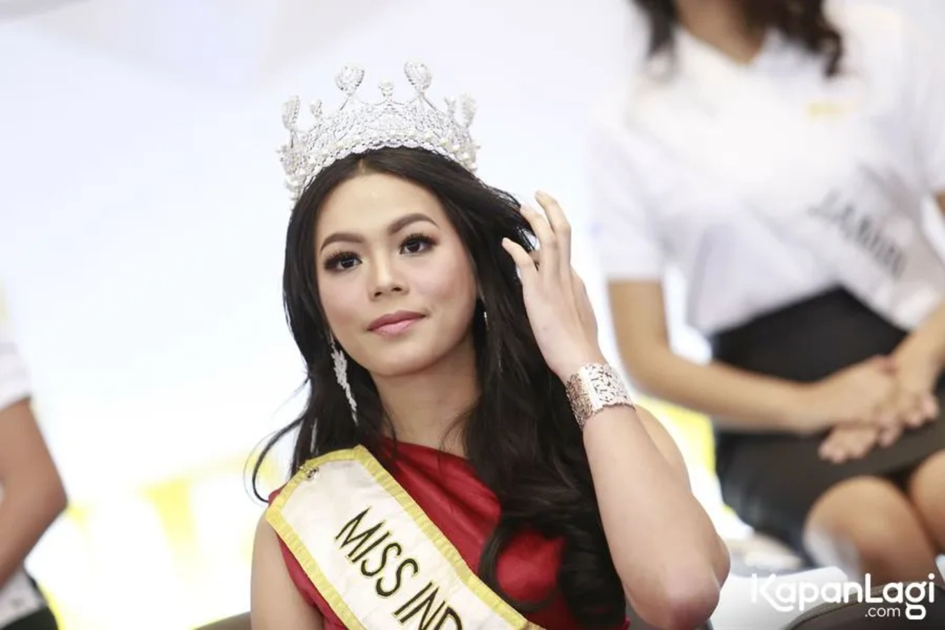 Jika Anda tidak melihat foto Alya Nurshabrina, kemungkinan karena foto dengan nomor tersebut tidak tersedia di Kapanlagi.com™