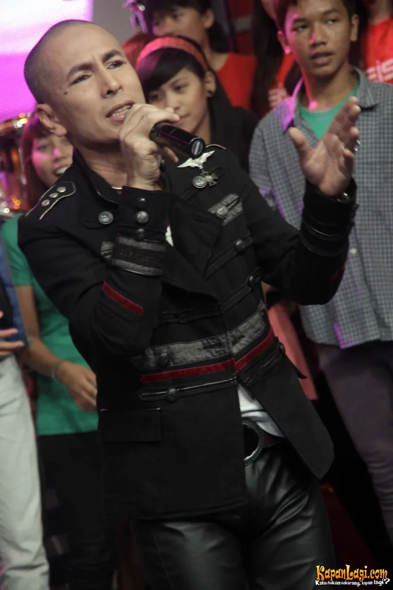 Jika Anda tidak melihat foto Amy Search, kemungkinan karena foto dengan nomor tersebut tidak tersedia di Kapanlagi.com™