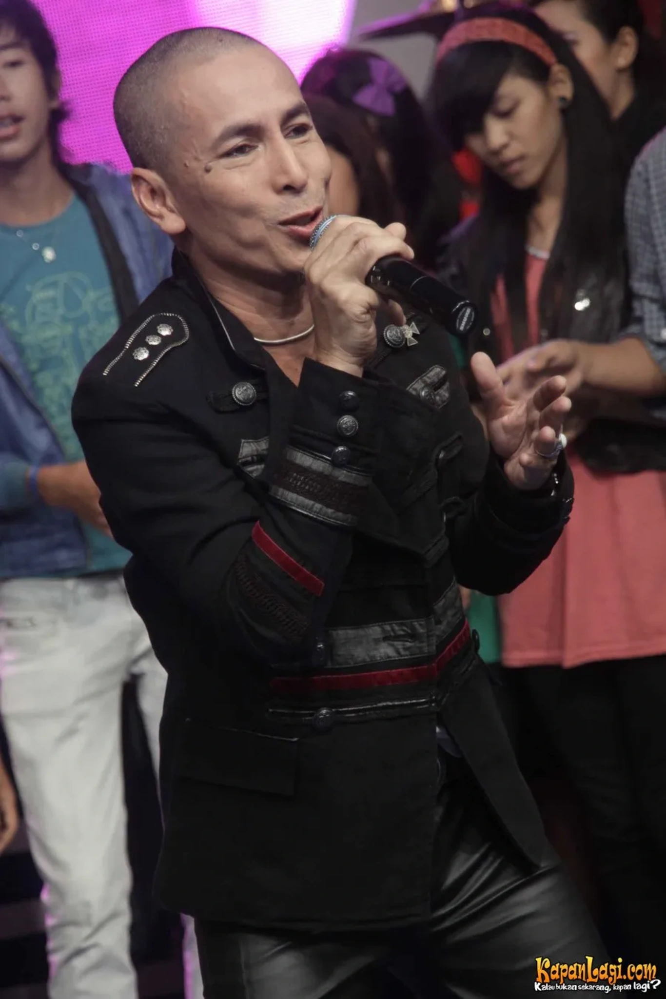 Jika Anda tidak melihat foto Amy Search, kemungkinan karena foto dengan nomor tersebut tidak tersedia di Kapanlagi.com™