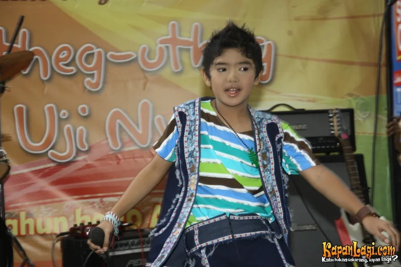 Jika Anda tidak melihat foto Ananda Putra Pertama, kemungkinan karena foto dengan nomor tersebut tidak tersedia di Kapanlagi.com™