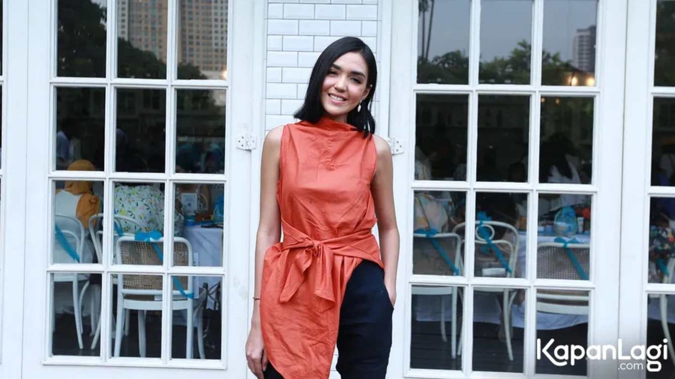 Jika Anda tidak melihat foto Anastasia Kyku, kemungkinan karena foto dengan nomor tersebut tidak tersedia di Kapanlagi.com™