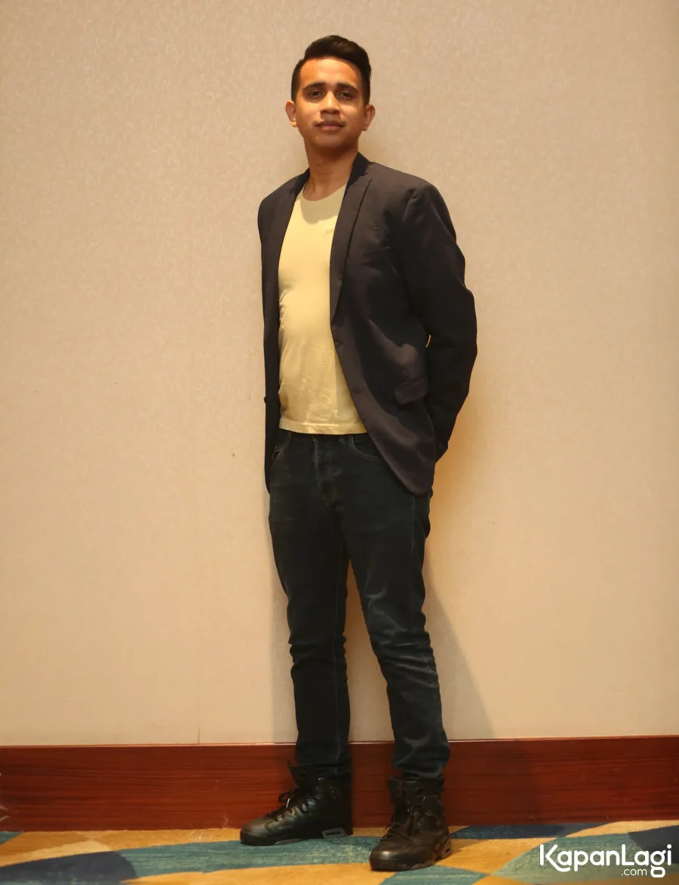 Jika Anda tidak melihat foto Andovi Da Lopez, kemungkinan karena foto dengan nomor tersebut tidak tersedia di Kapanlagi.com™